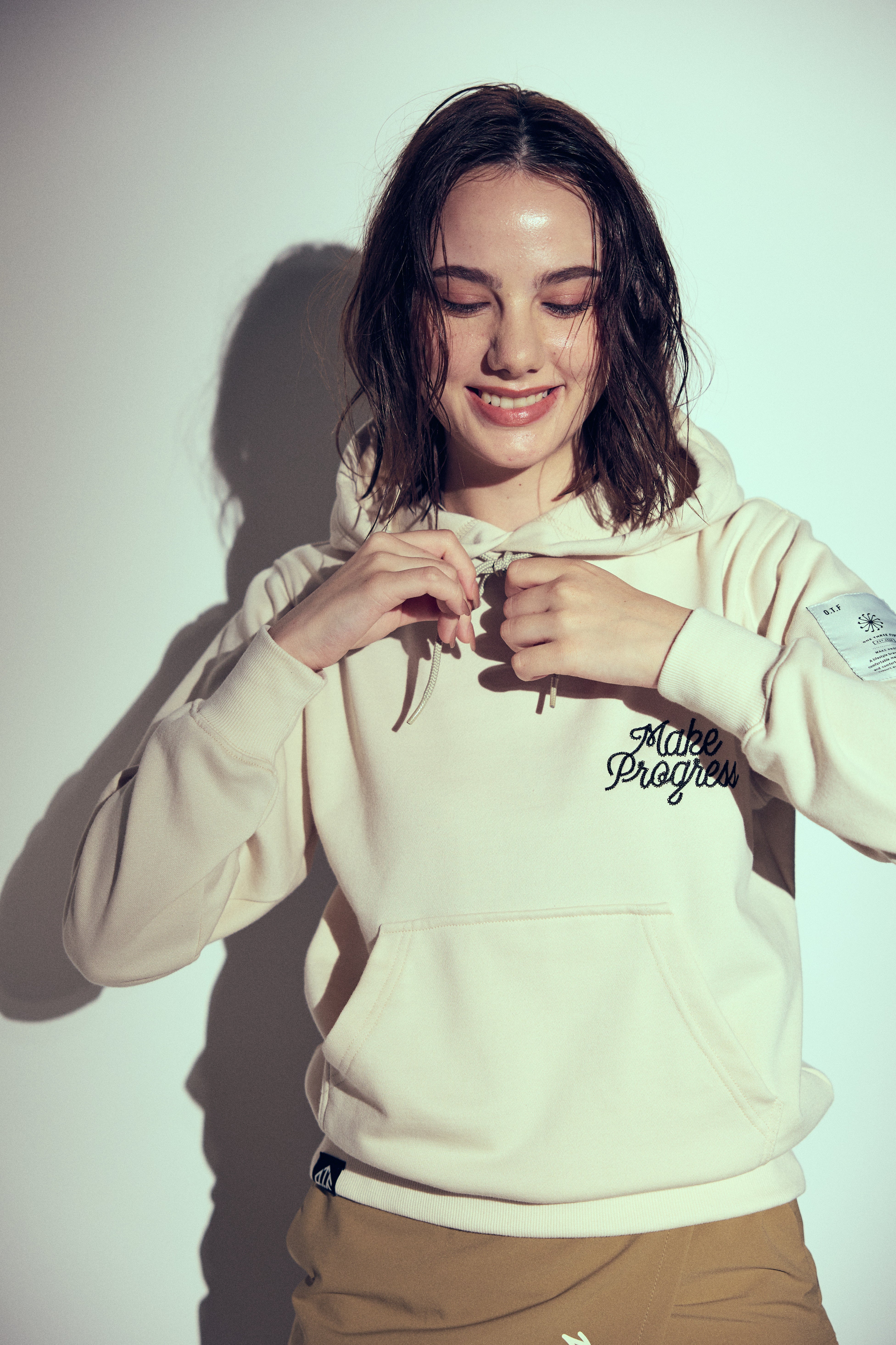 オーティーエフＯ.Ｔ.Ｆ　【ユニセックス】スウェットフーディ<M.P.R.S>白 ALL ITEM – O.T.F(オーティーエフ) 公式オンラインストア